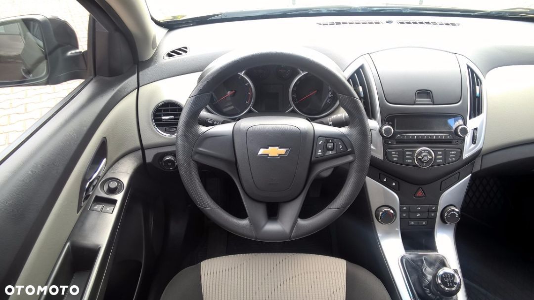 cruze_interior.jpg